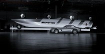 Cigarette Racing Boat - Mercedes SLS AMG Gullwing