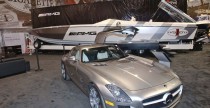 Cigarette Racing Boat - Mercedes SLS AMG Gullwing