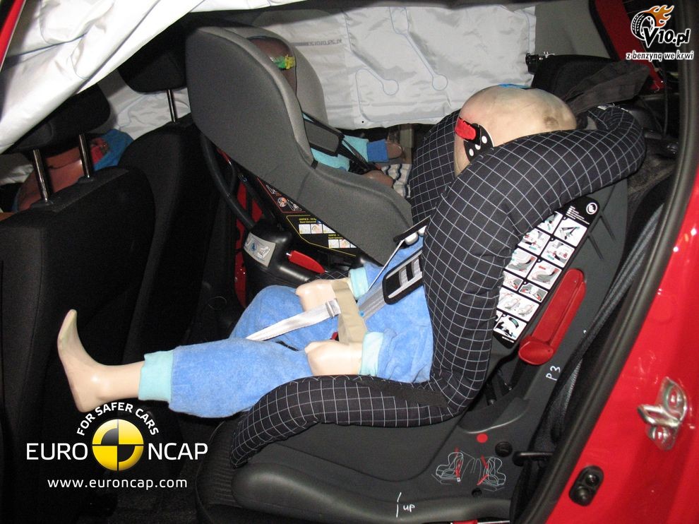Suzuki Swift 2010 - crash-test EuroNCAP