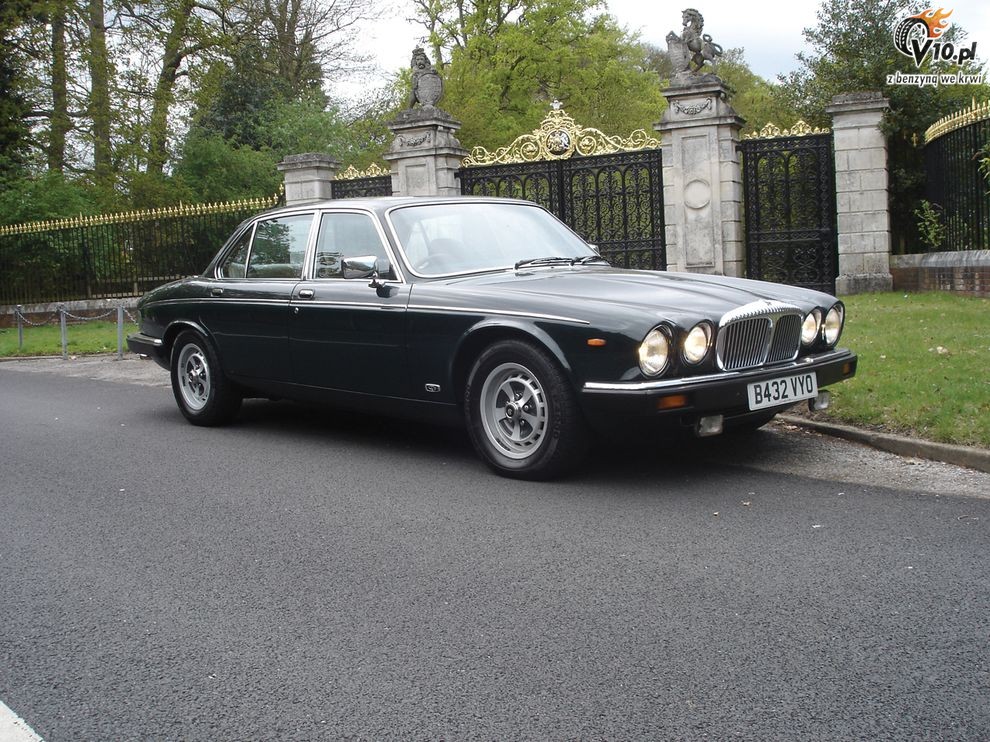 Daimler Double Six LWB Krlowej Elbiety II