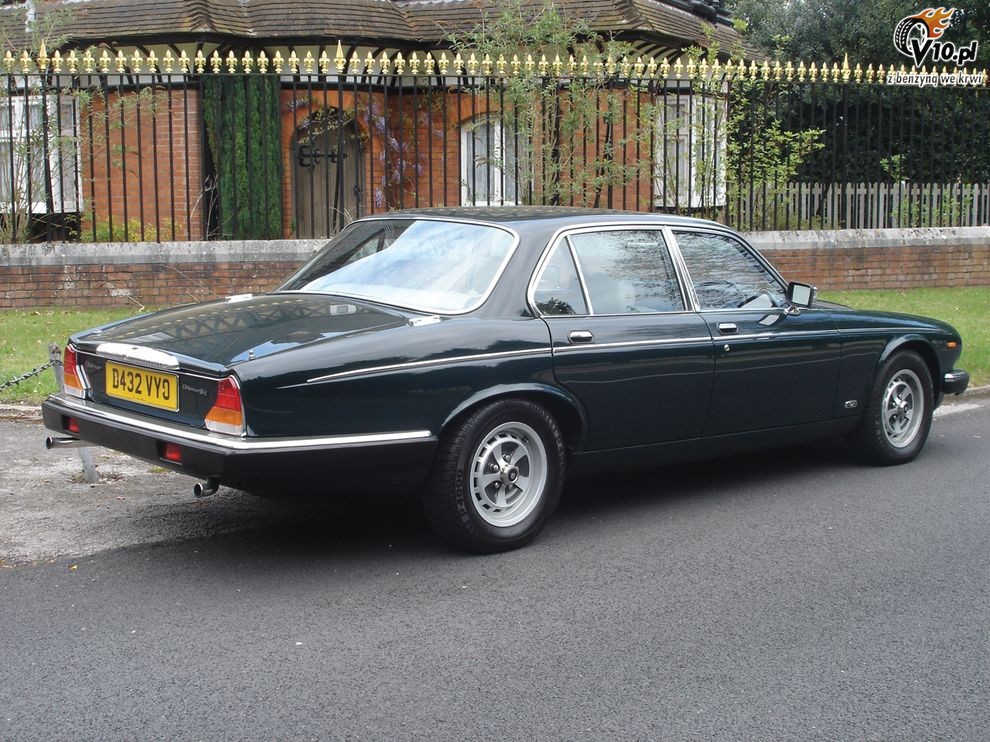 Daimler Double Six LWB Krlowej Elbiety II