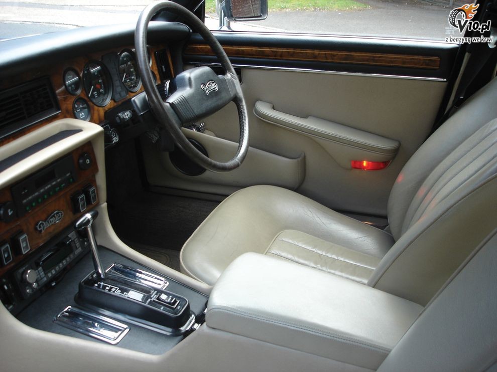 Daimler Double Six LWB Krlowej Elbiety II