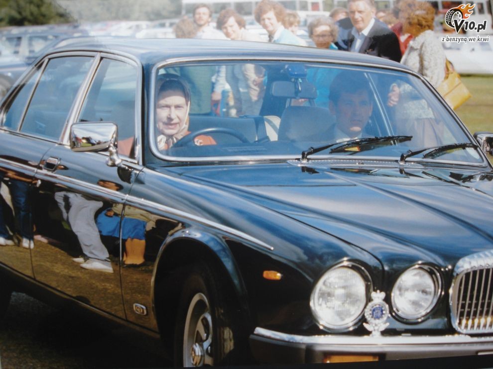 Daimler Double Six LWB Krlowej Elbiety II
