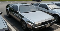 DeLorean z lustrzanym nadwoziem