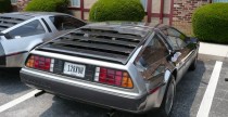 DeLorean z lustrzanym nadwoziem