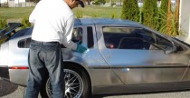 DeLorean z lustrzanym nadwoziem