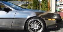 DeLorean z lustrzanym nadwoziem