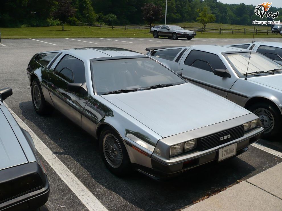 DeLorean z lustrzanym nadwoziem