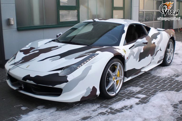 Ferrari 458 Italia z zamaskowanym nadwoziem