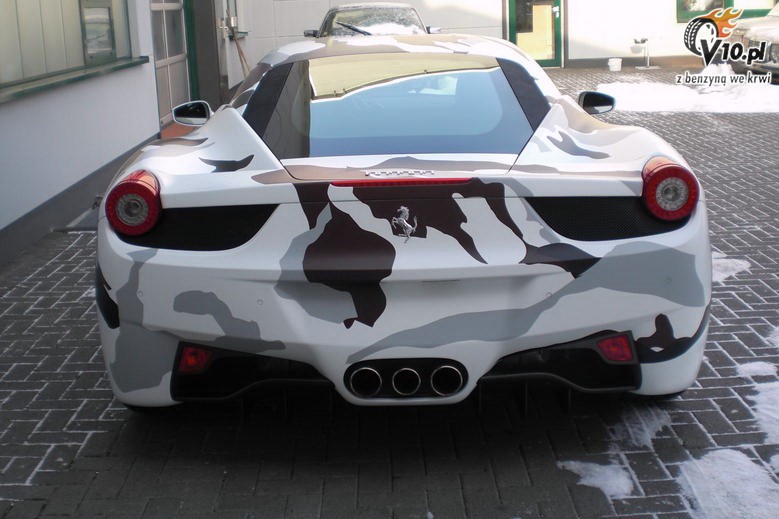 Ferrari 458 Italia z zamaskowanym nadwoziem