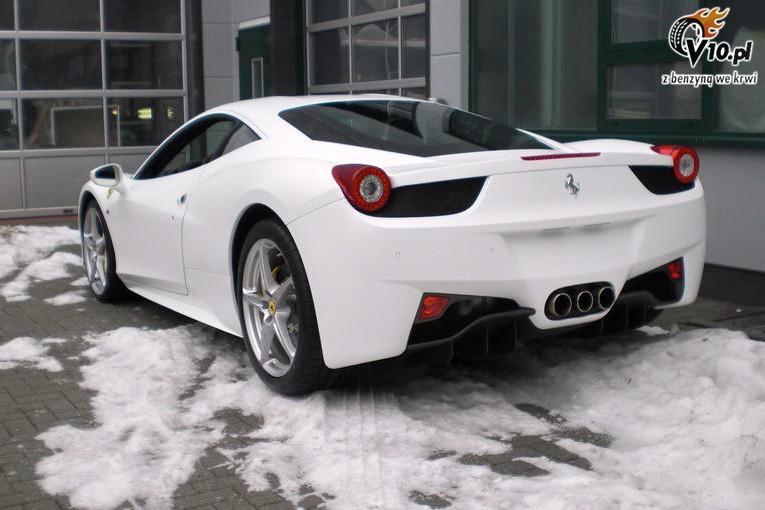 Ferrari 458 Italia z zamaskowanym nadwoziem