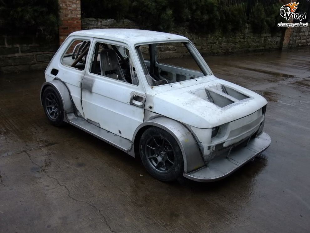 Fiat 126p z motocyklowym sercem