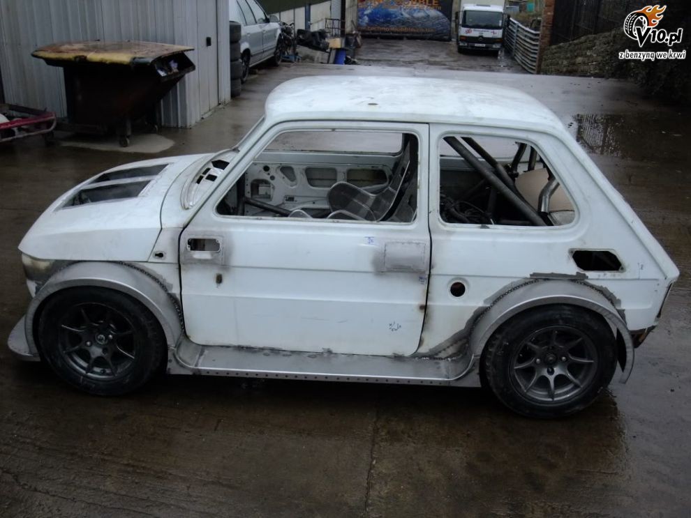 Fiat 126p z motocyklowym sercem