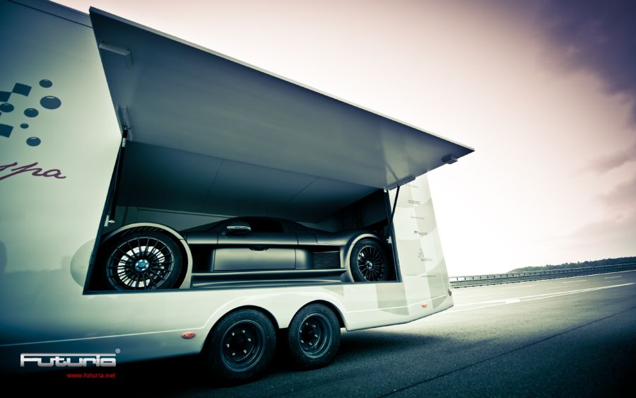 Futuria Sports+spa Caravan