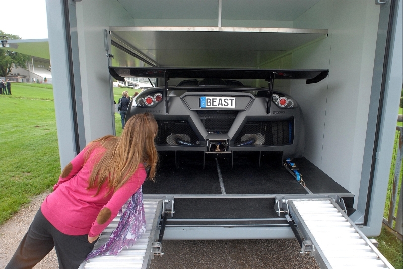 Futuria Sports+spa Caravan