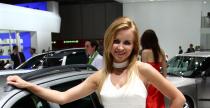 Pikne hostessy podczas 81. Geneva Motor Show