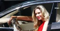 Pikne hostessy podczas 81. Geneva Motor Show