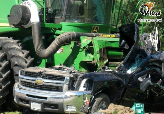 Kombajn kontra pickup - wypadek