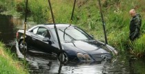 Mercedes SL500 - nietypowy wypadek