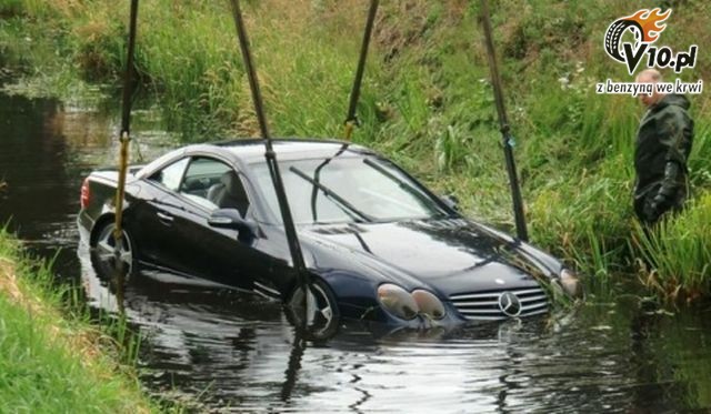 Mercedes SL500 - nietypowy wypadek
