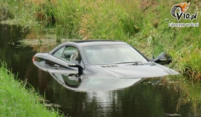 Mercedes SL500 - nietypowy wypadek