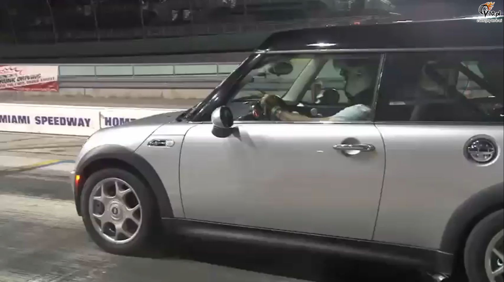 MINI Cooper S z silnikiem odrzutowym