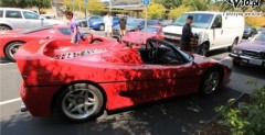 Modele Ferrari na miejscach dla niepenosprawnych