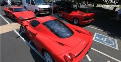 Modele Ferrari na miejscach dla niepenosprawnych