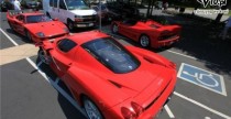 Modele Ferrari na miejscach dla niepenosprawnych