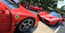 Modele Ferrari na miejscach dla niepenosprawnych