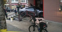 Nissan GT-R - bliskie spotkanie z bankomatami - wypadek