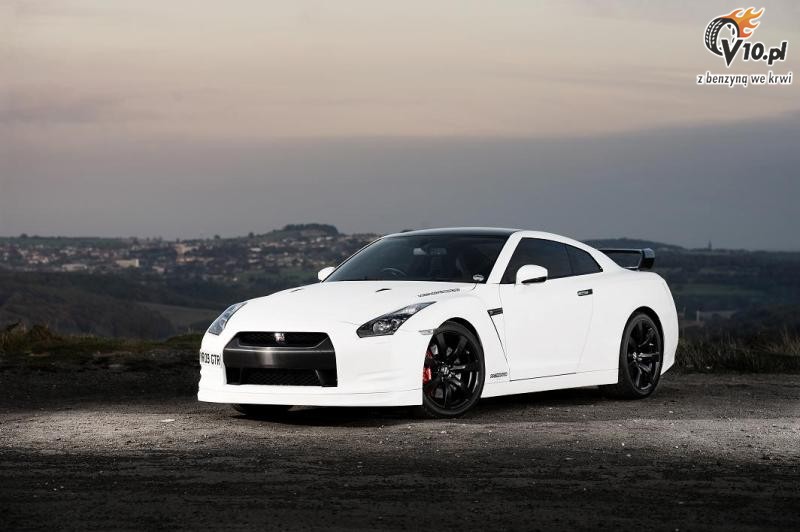 Nissan GT-R - matowa biel