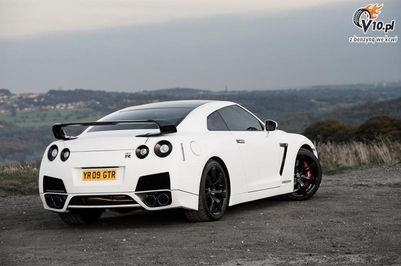 Nissan GT-R - matowa biel