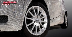 Smart ForTwo pokryty krysztaami Swarovskiego