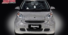 Smart ForTwo pokryty krysztaami Swarovskiego