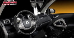 Smart ForTwo pokryty krysztaami Swarovskiego