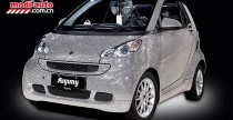 Smart ForTwo pokryty krysztaami Swarovskiego