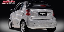 Smart ForTwo pokryty krysztaami Swarovskiego