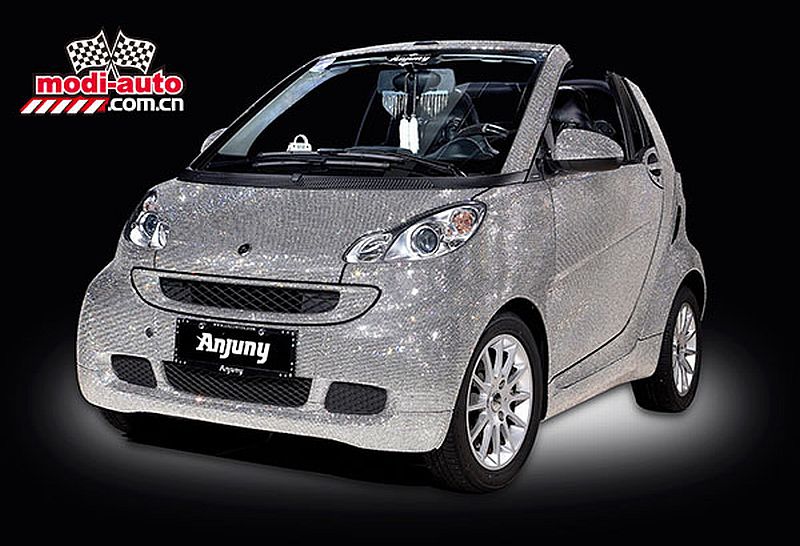 Smart ForTwo pokryty krysztaami Swarovskiego