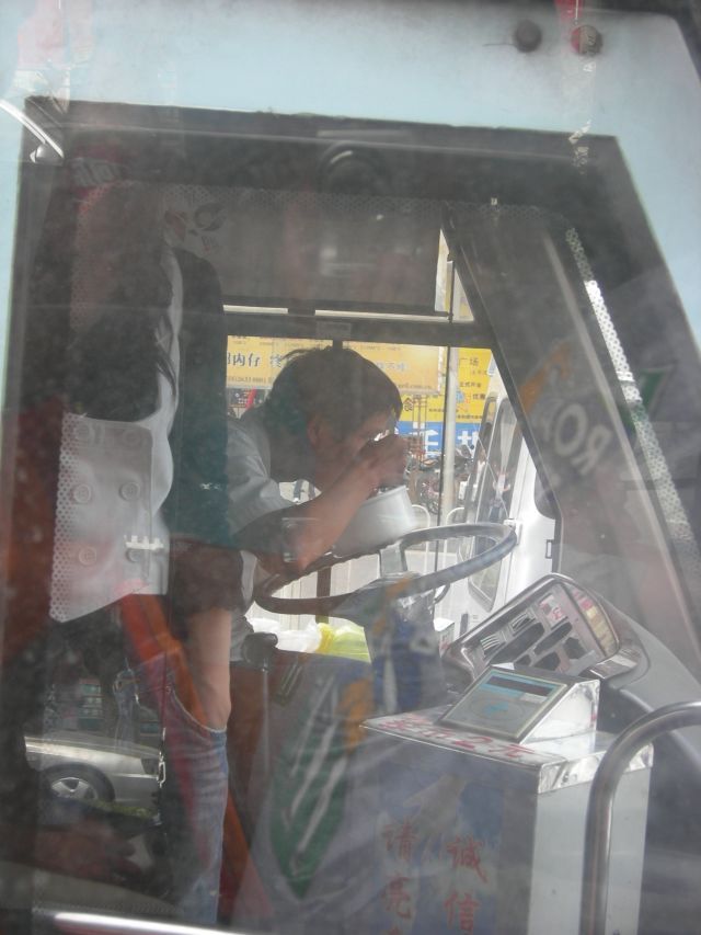 Kierowcy chi�skich autobus�w