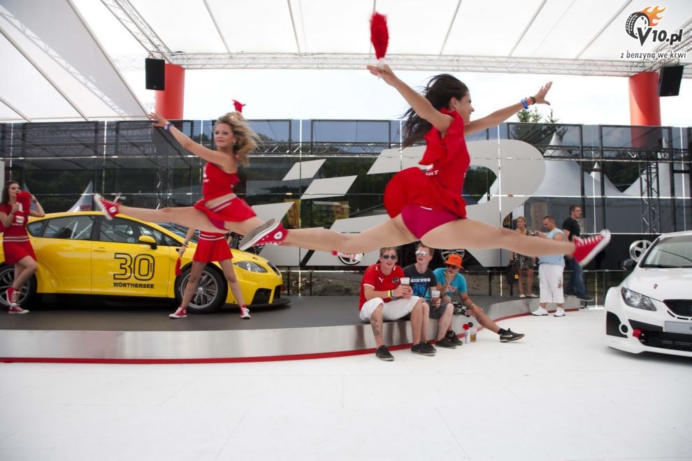 Dziewczyny na Worthersee GTI Tour 2011