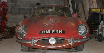 Jaguar E-Type znaleziony w krzakach został sprzedany za 80 000...