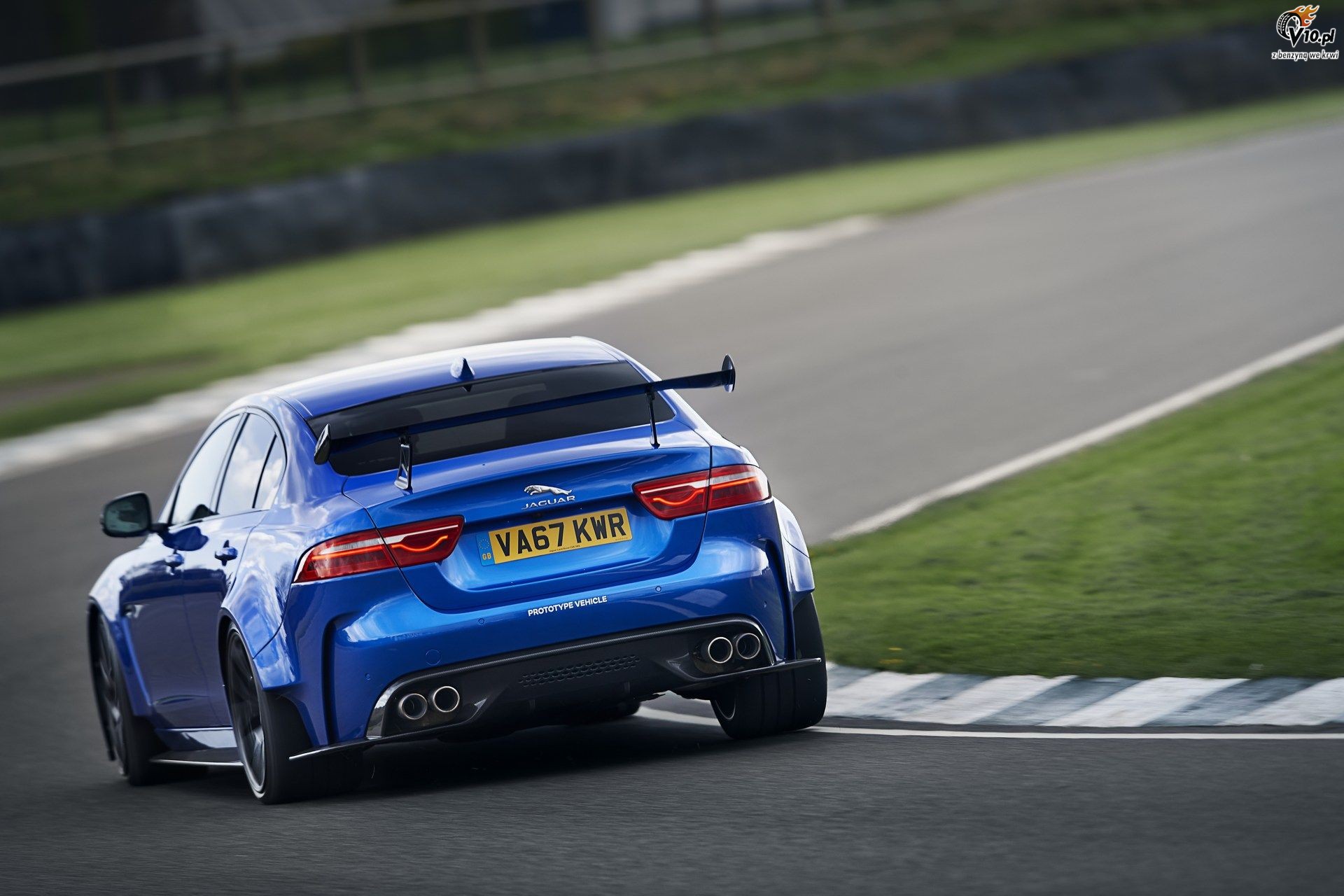Jaguar XE SV Project 8 - Andy Wallace i Davy Jones