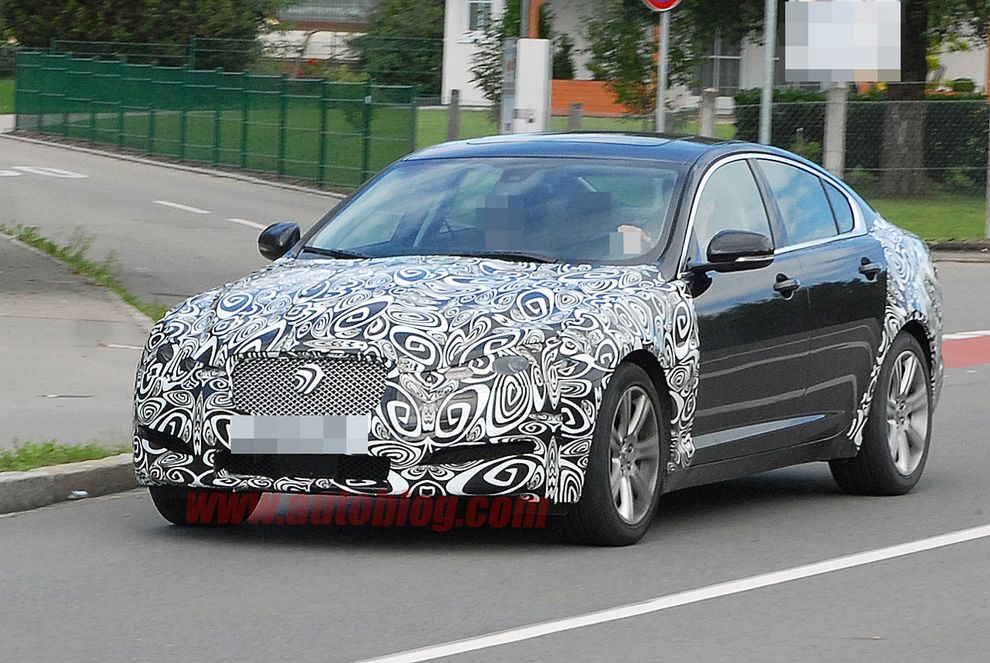 Nowy Jaguar XF 2012 po face liftingu - zdjcie szpiegowskie