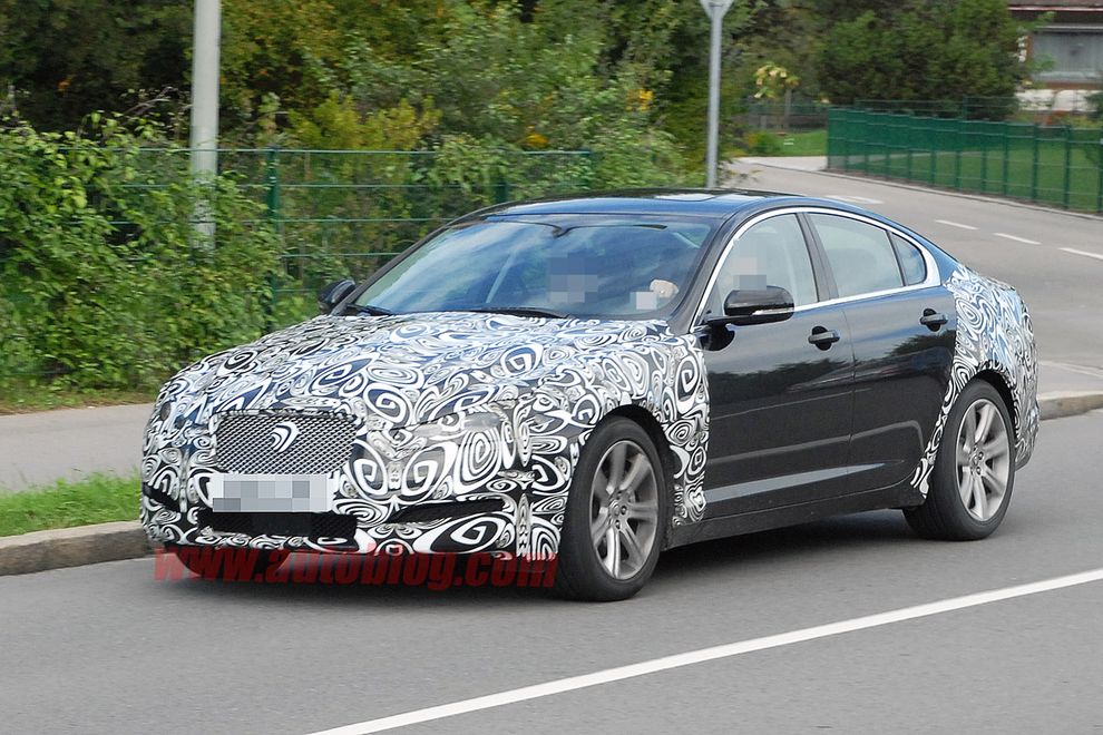 Nowy Jaguar XF 2012 po face liftingu - zdjcie szpiegowskie