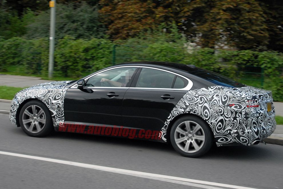 Nowy Jaguar XF 2012 po face liftingu - zdjcie szpiegowskie