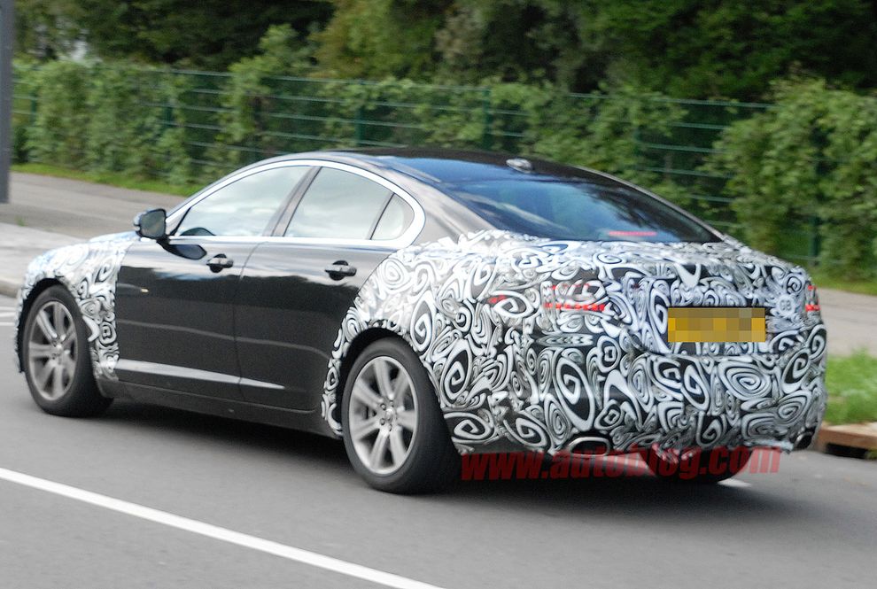 Nowy Jaguar XF 2012 po face liftingu - zdjcie szpiegowskie