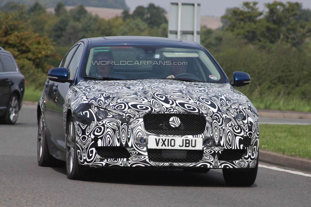 Nowy Jaguar XF-R 2012 po face liftingu - zdjcie szpiegowskie