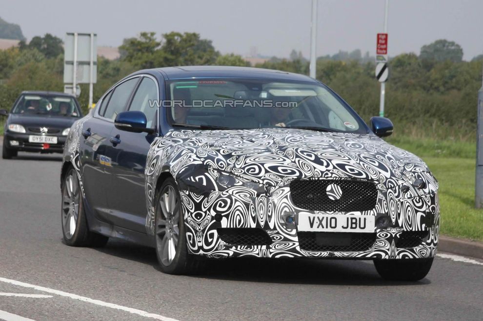 Nowy Jaguar XF-R 2012 po face liftingu - zdjcie szpiegowskie