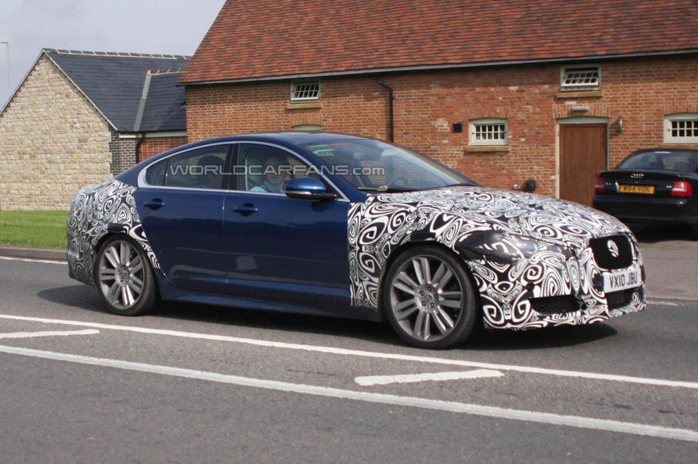 Nowy Jaguar XF-R 2012 po face liftingu - zdjcie szpiegowskie